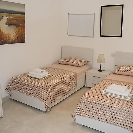 Hillock Apartment
