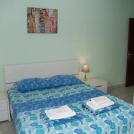 Hillock Apartment